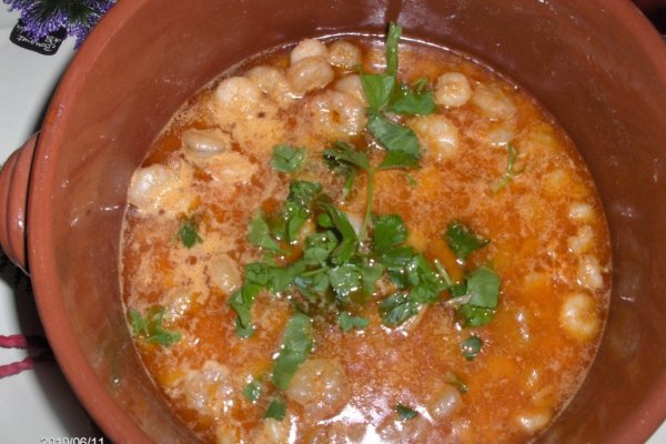 Creveti  in vin rosé si sos picant de usturoi