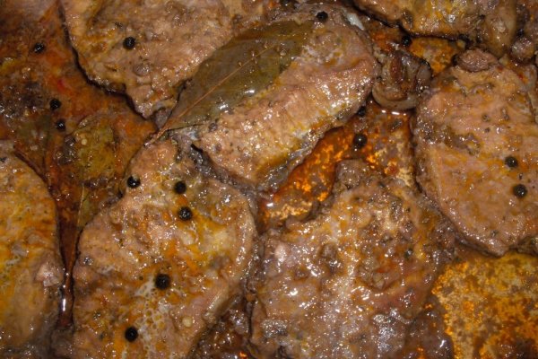 Muschi in vin rosu la cuptor(Lombo Pimenta  no forno)