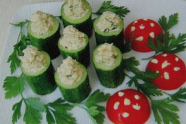 Castraveti umpluti cu ton