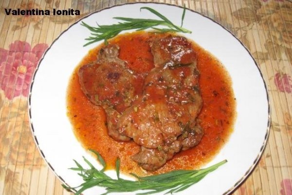 Friptura de vitel cu sos rosu si tarhon