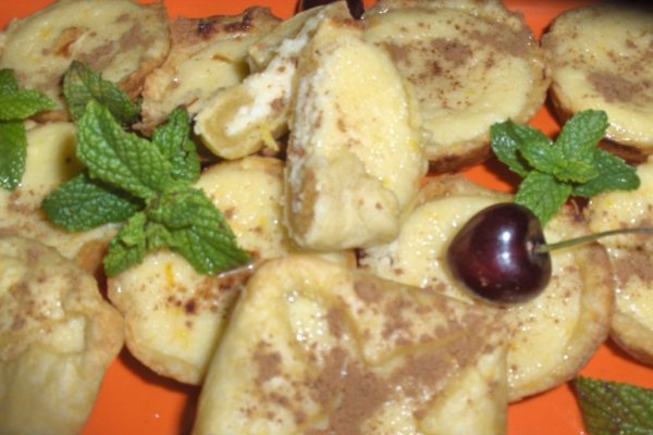 Mini tarte cu cremã de urdã si scortisoarã