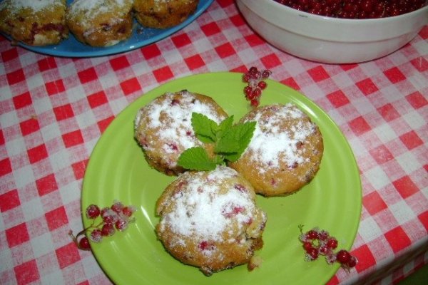 Muffin cu coacaze rosii