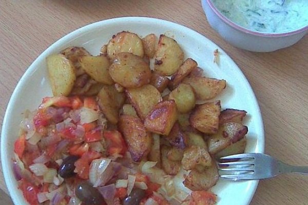 Piept de pui cu cartofi noi  la cuptor