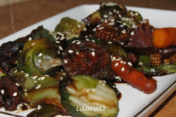 Fasii de vita cu legume si sos dulce-acrisor