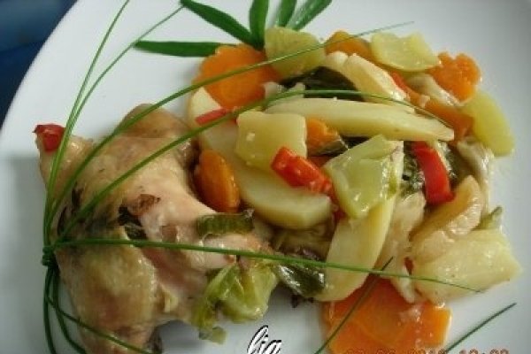 Pulpe de pui, pe pat de legume