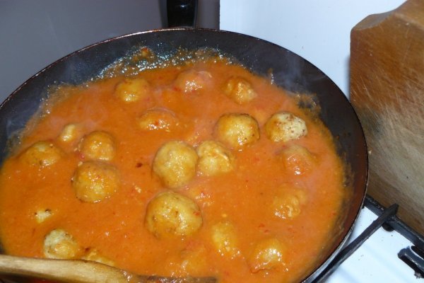 Chiftele marinate din piept de curcan