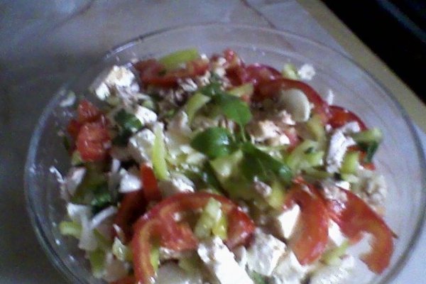 Salata din piept de pui cu branza de oi