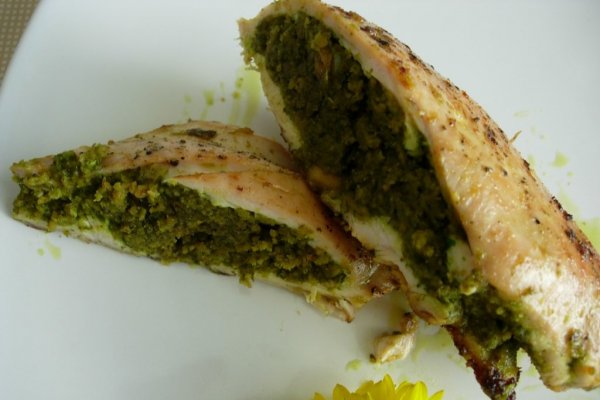 Piept de pui cu alune si patrunjel