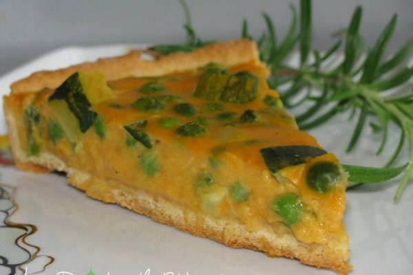 Tarta cu dovlecei, mazare si cartofi dulci