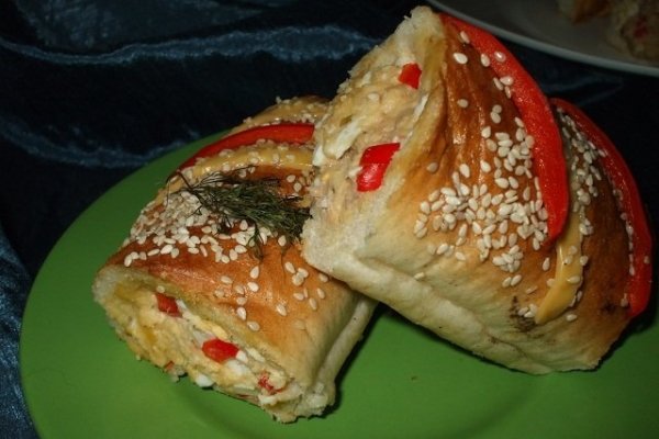 Bagheta umpluta cu pasta de branza/pasta cu peste