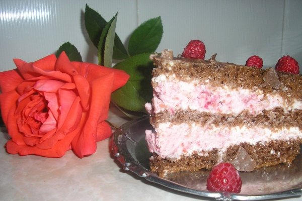 tort cu mousse de zmeura