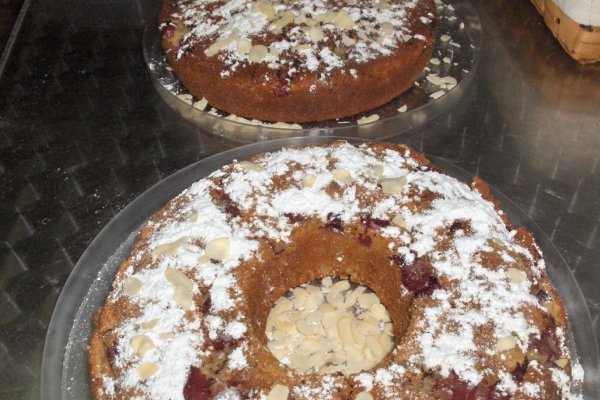 Chec de iaurt  cu cirese si fructe de pãdure