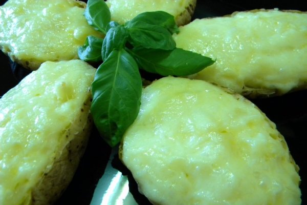 Cartofi copti umpluti cu branza