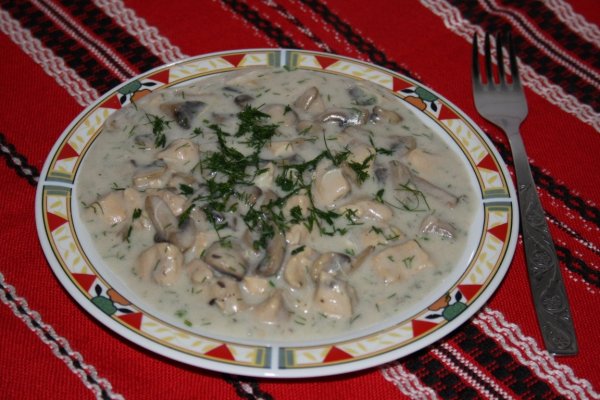Ciulama de pui cu ciuperci