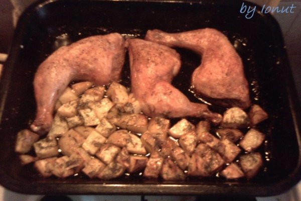 Pulpe de pui cu cartofi noi la tava