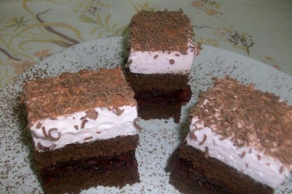 Prajitura cu compot de visine si frisca