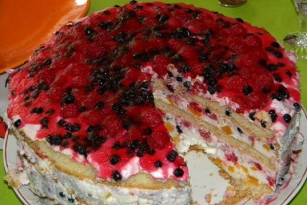 Tort diplomat cu zmeura si afine