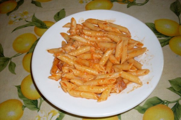 Penne rigate cu panceta si mozarella