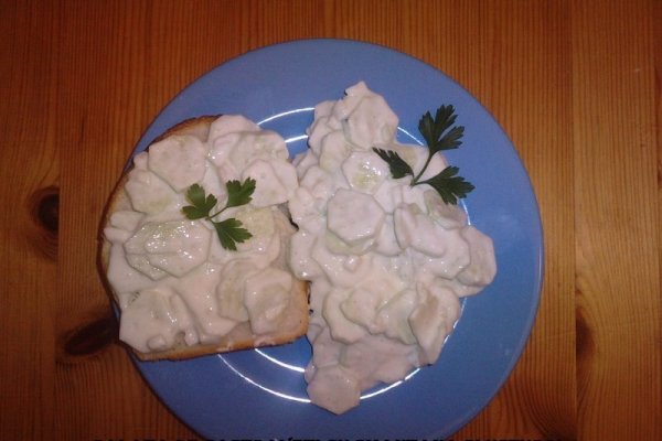 Salata de castraveti cu smantana si usturoi