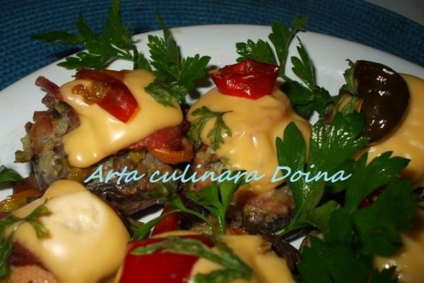 Ciuperci umplute cu praz si sunca (crenvursti)