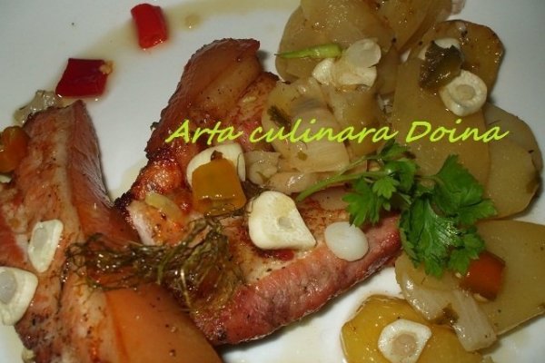 Piept de porc cu cartofi noi la cuptor