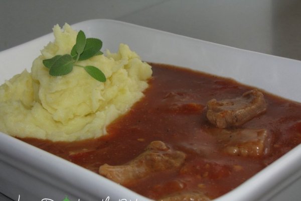 Muschi de vita in sos rosu