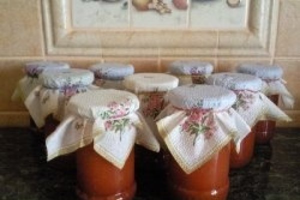 Gem dulce-acrisor din mere de vara