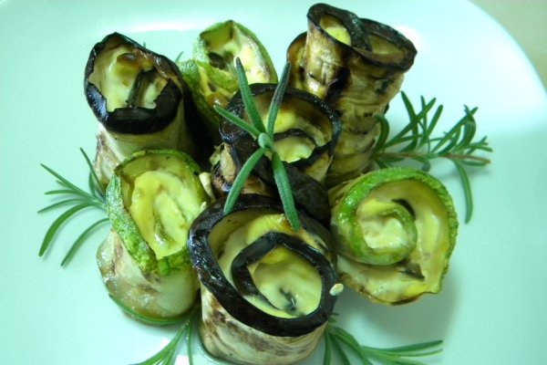 Rulade de dovlecei si vinete la cuptor