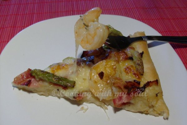 Pizza cu creveti si sparanghel