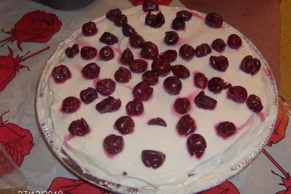 Tort cu crema si visine