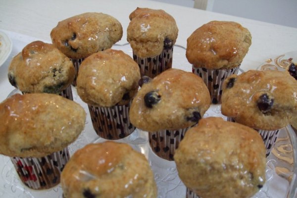 Briose din faina integrala , cu sirop de agave, afine si aroma de lamaie