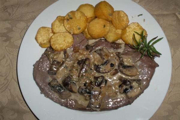 Snitele de vacã în sos de wiskey (Bifes de Vitela com Molho de Uísque)