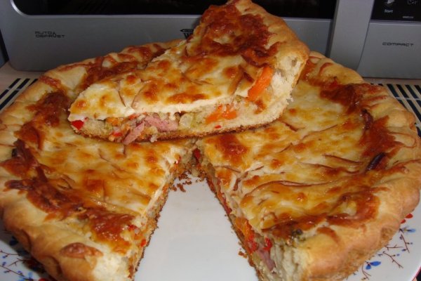 Tarta cu legume, carnati si cascaval