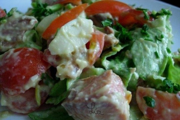 Salata picanta cu rondele de somon afumat