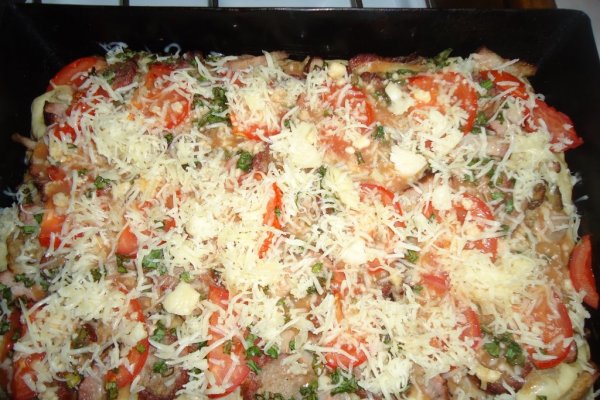 Pizza cu afumaturi si ciuperci