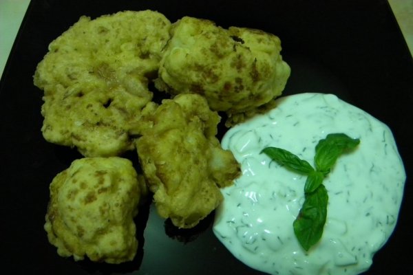 Conopida pane cu sos de iaurt si smantana