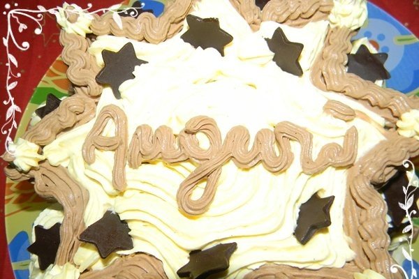 Tort de cozonac umplut cu crema chantilly