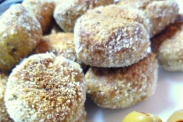 Chiftelute din dovlecei, vinete si ton