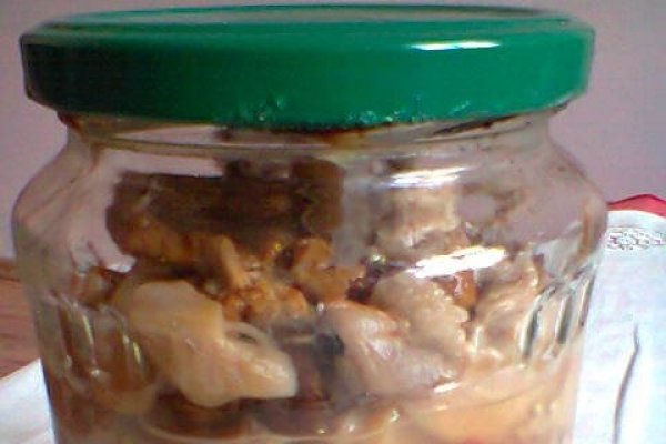 Ciuperci in saramura dulce-acrisoara