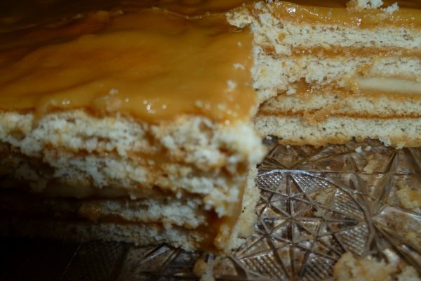 Tort de biscuiti in lapte, cu budinca, fructe, nuci