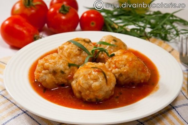 Perisoare de curcan in sos de rosii cu tarhon