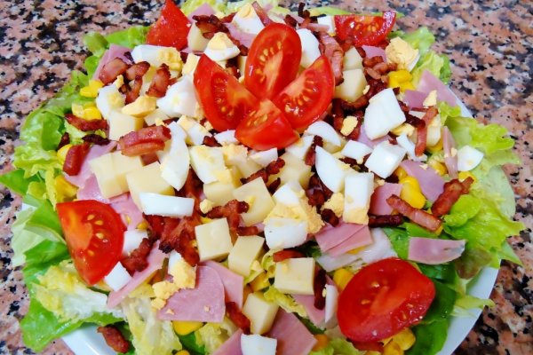 Salata cu bacon crocant si cascaval