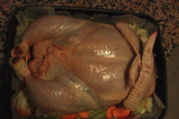 Pui dezosat cu umplutura de ciuperci si mazare