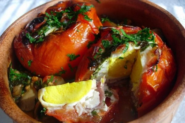 Rosii surpriza, in vas de lut