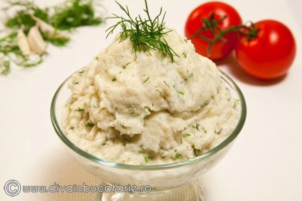 Crema de conopida cu usturoi