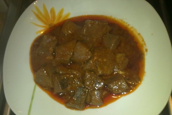 Ficat de porc cu salvie si vin rosu