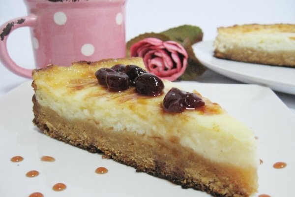 Cheescake cu crema de lapte si dulceata de cirese