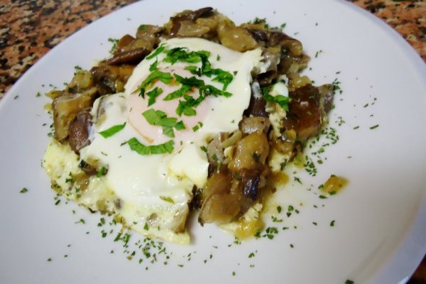 Ciuperci de padure cu oua