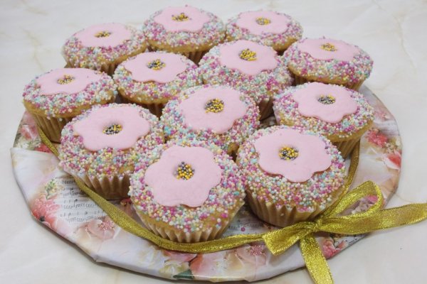 Tort din cupcakes "Manunchi de flori"