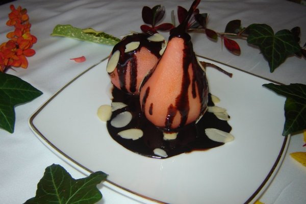 Pere in sos de ciocolata